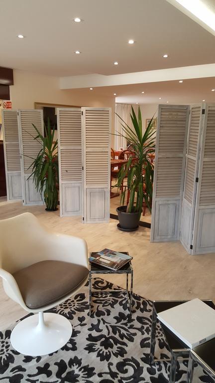 Hôtel Le Galoubet Villeneuve-Loubet Extérieur photo