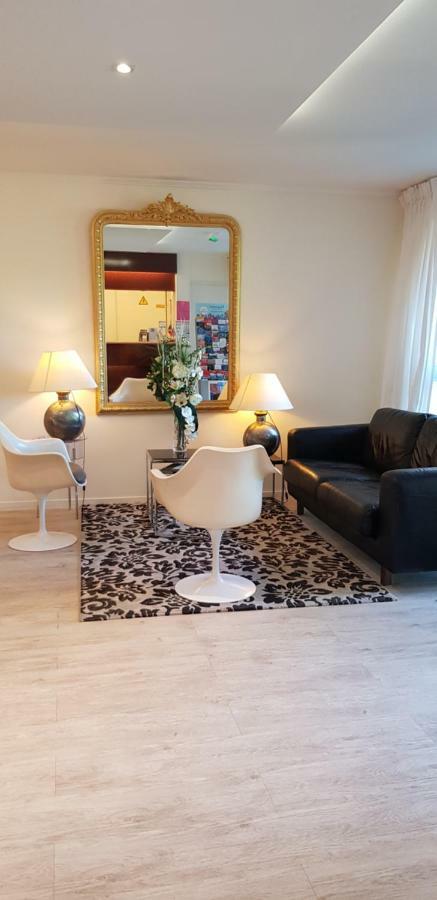 Hôtel Le Galoubet Villeneuve-Loubet Extérieur photo